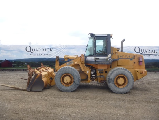 Case 621C Wheel Loader w/Bucket & Forks (QEA 5210)