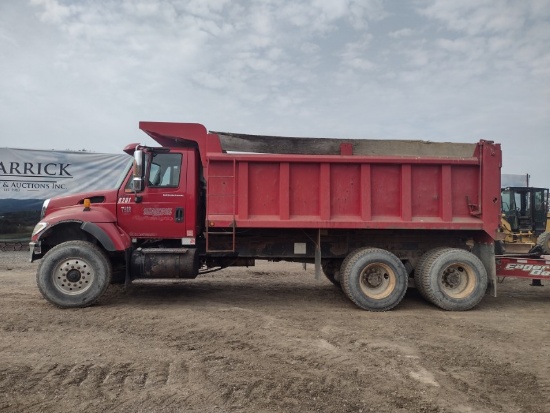 03 International 7400 Tandem Axle Dump Truck^TITLE (QEA 5280)