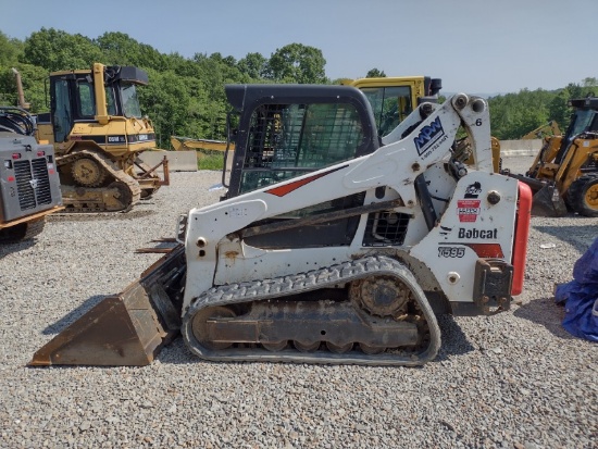 19 Bobcat T595 Skid Loader (QEA 8152)