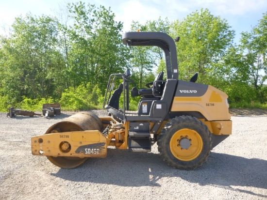 19 Volvo SD45B Smooth Drum Compactor (QEA 8580)