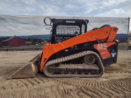 17 Kubota SVL95-2S Skid Loader (QEA 4889)