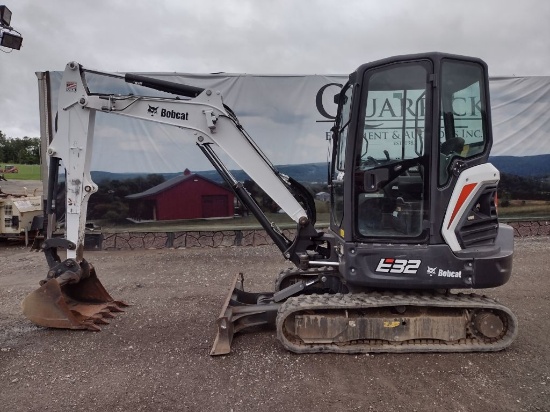 19 Bobcat E32i Excavator (QEA 6012)