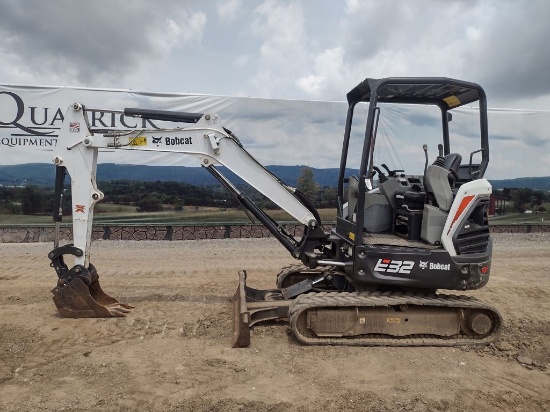 18 Bobcat E32i Excavator (QEA 6881)