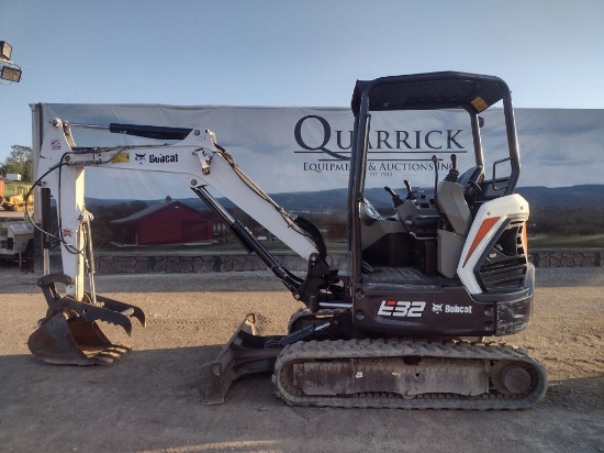 18 Bobcat E32i Excavator (QEA 6883)