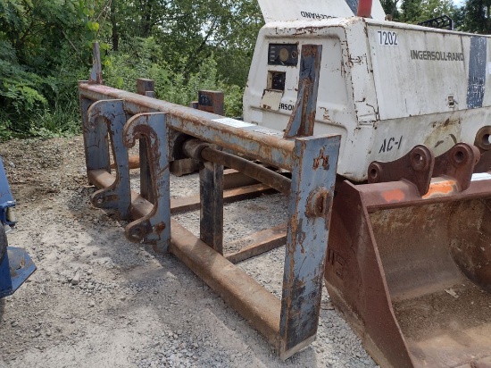 Arrow Wheel Loader Forks (QEA 2944)