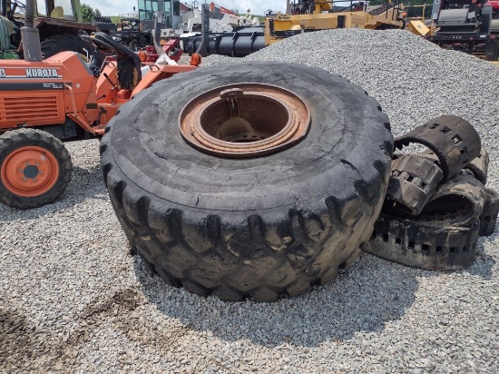 Wheel Loader Tire (QEA 4811)