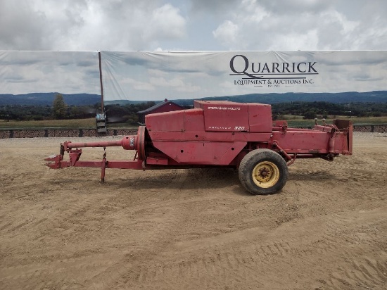 New Holland 320 Square Baler (QEA 4915)