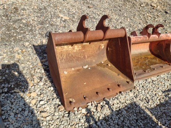 Kubota 36 inch Clean Out Bucket (QEA 7660)