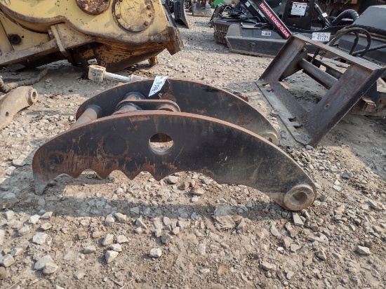 Bobcat 337 thumb (QEA 7899)