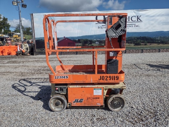 14 JLG 1230ES Scissor Lift (QEA 5098)