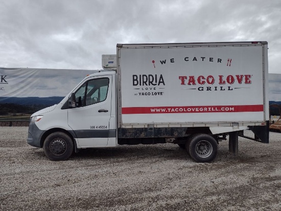 19 Mercedes Benz Sprinter Box Truck^ (QEA 5156)