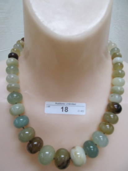 18 GARDENIA STUDIO JADE WITH SILVER CLASP