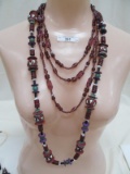 LOT OF 2 FASHION NECKLACES