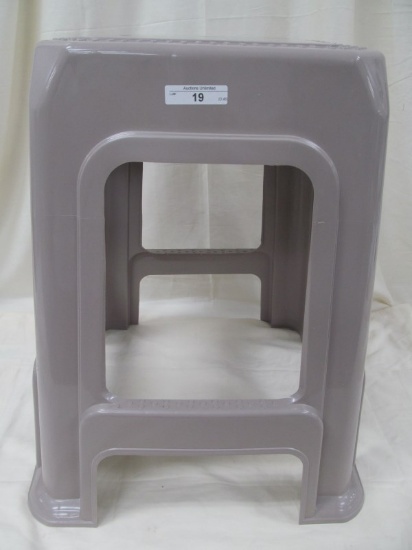 UTILITY STOOL 19" TALL