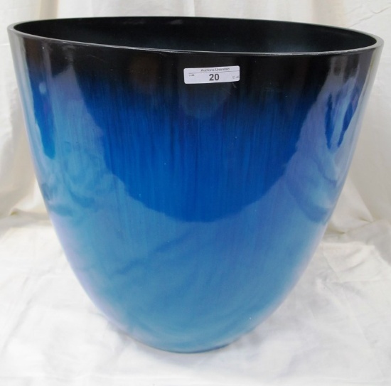 18" BLUE PLANTER