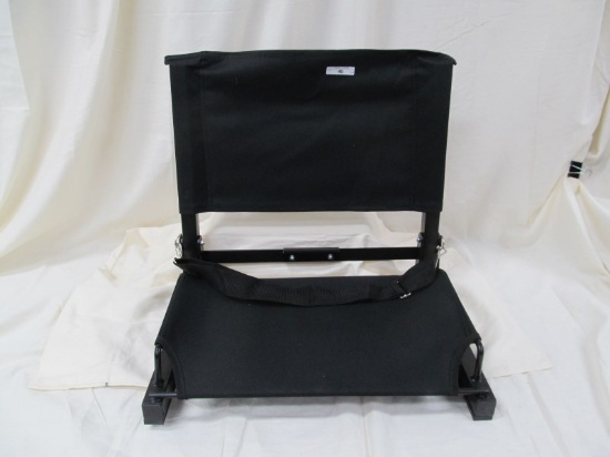 FOLDABLE STADIUM SEAT WITH SHOULDER STRAP
