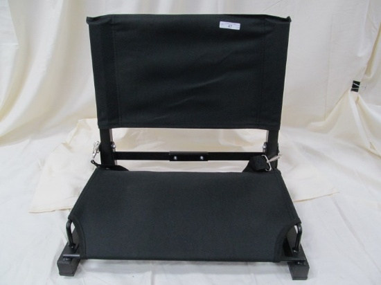 FOLDABLE STADIUM SEAT WITH SHOULDER STRAP