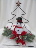 SOLAR POWERED CHRISTMAS YARD DECORATION