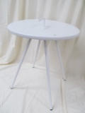 WHITE TABLE WITH HANDLE