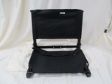 FOLDABLE STADIUM SEAT WITH SHOULDER STRAP