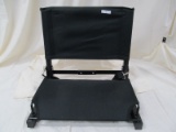 FOLDABLE STADIUM SEAT WITH SHOULDER STRAP
