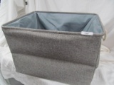 DRAWSTRING LAUNDRY TOTE GRAY