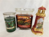 LOT OF 2 YANKEE CANDLES & LIGHTHOUSE DÉCOR