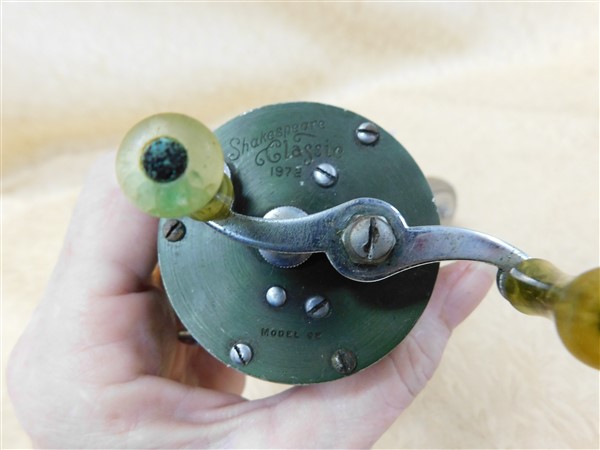 LOT OF 2 FISHING REELS 1 SHAKESPEARE CLASSIC 1972 | Proxibid