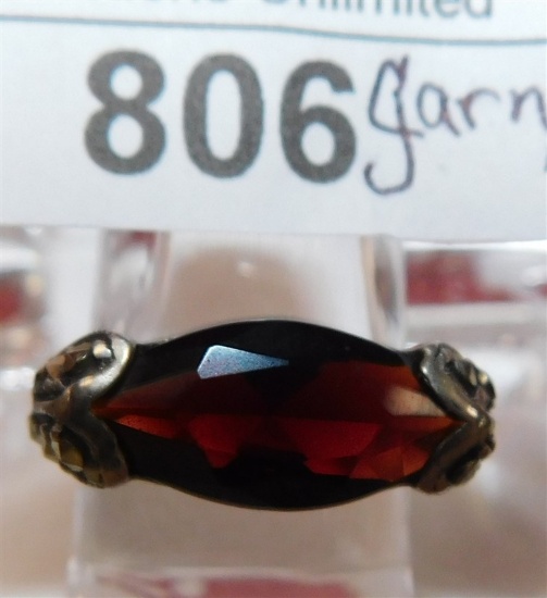 STERLING SILVER GARNET RING SIZE 7