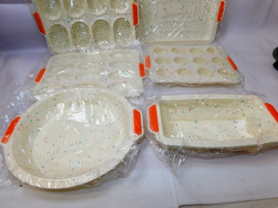 LOT OF 6 SILICON BAKEWARE PIECES CONFETTI DESIGN