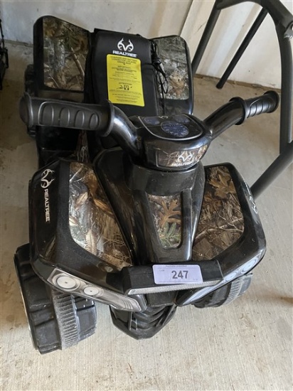 CHILD'S REALTREE POWERWHEEL 4 WHEELER W/CHARGER