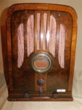 ANTIQUE PHILCO RADIO - 37-640 - 19' TALL x 14