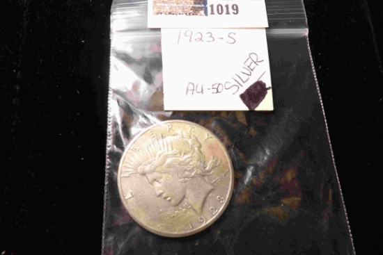 1923 S U.S. Silver Peace Dollar.