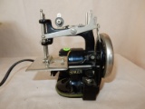 Antique child's Sewing machine 