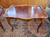 Vintage French style labeled side table with pie crust edge, by Davis Birely Table Co, USA, cond G h