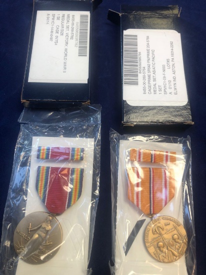 Two peas World War II medals sealed in original boxes