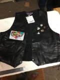 vintage biker leather vest size XL made by Mob with some pins