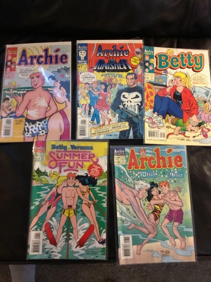 five piece Archie and Betty comics