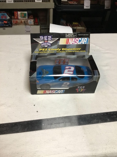 vintage 2005 NASCAR Pez candy dispenser inbox