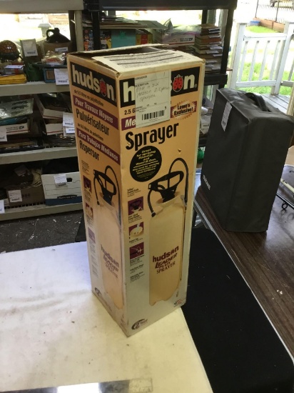 New in box Hudson 2.5 gallon sprayer.