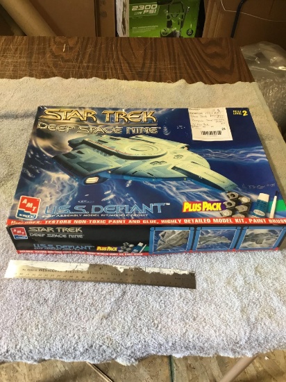 1997 AMT Star Trek deep space nine complete snap assembly model kit w/ plus pack
