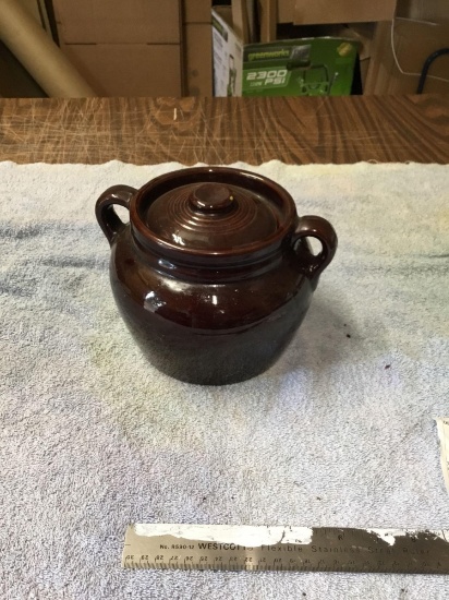 vintage pottery, bean pot, double handle with lid good shape Mart USA