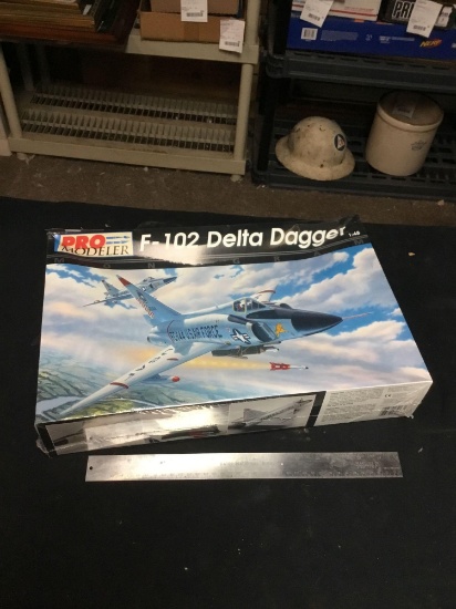 vintage 1995F102 Delta Dager model sealed in box