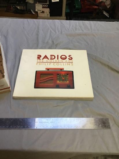 Radios the golden age in color reference book