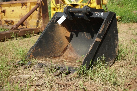 36" JOHN DEERE BUCKET