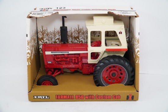 FARMALL 856 TOY TRACTOR