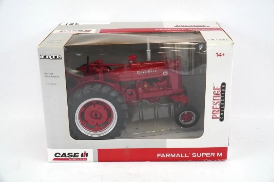 FARMALL SUPER M TOY TRACTOR