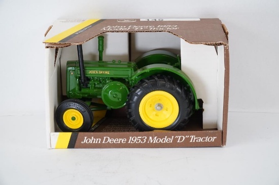 JOHN DEERE MODEL D TOY TRACTOR