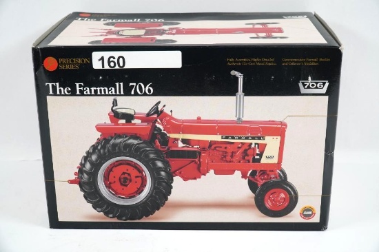 FARMALL 706 TOY TRACTOR
