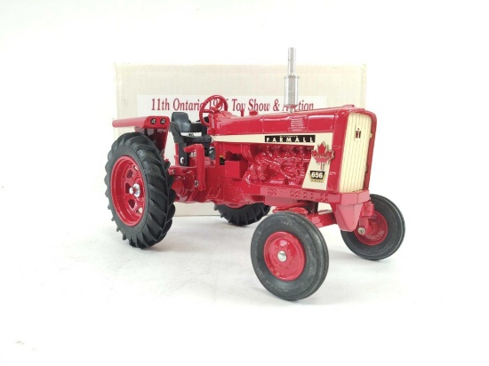 FARMALL 656 TOY TRACTOR